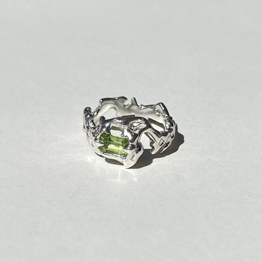 Mini KHAOS sterling silver and Peridot ring II
