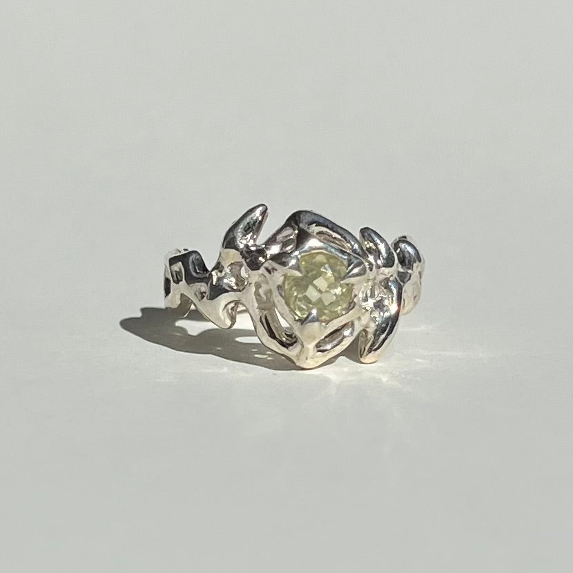 Mini KHAOS sterling silver ring with round cut lemon quartz gemstone